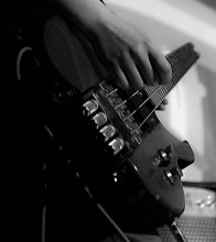 Bass / ***