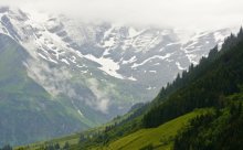About the mountains and the mist ... / .....