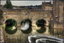 Brücke mit Geschäften / ***