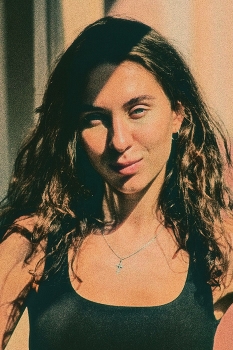&nbsp; / ***