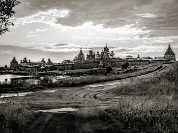 Road / ***