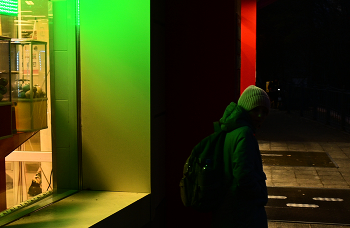 Green and red. / ***