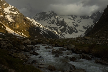 Sonnenuntergang in den Bergen / ***