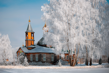 Sonnenaufgang über dem Fluss / ***