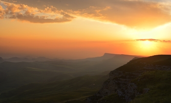 Sonnenuntergang in den Bergen / ***