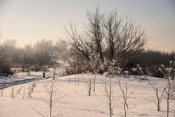 Sonnenaufgang über dem Fluss / ***