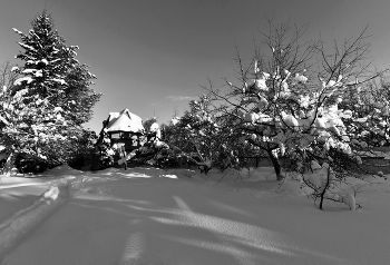 Evening quietly crept to the village ... / ***