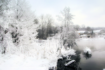 Sunrise over the river / ***