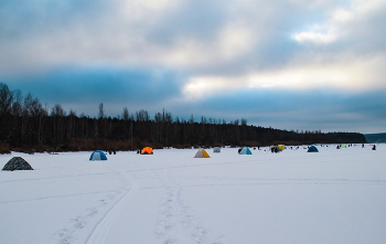 Caught a fish ... / ***