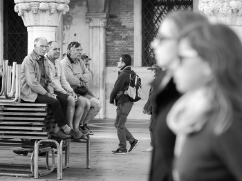 Das Alter ist nicht Glück / ***