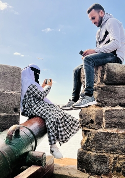Dating / A couple on the wall of the sea fortress Essaouira
