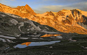 Sonnenuntergang in den Bergen / ***