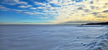 Sunrise over the river / ***