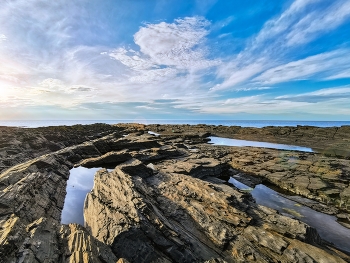 Ends of the earth / ***