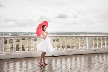 Mädchen mit Regenschirm / ***