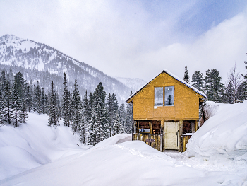 House by the River / ***