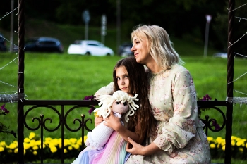 Mütter und Töchter / ***