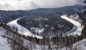 bend in the river / ***