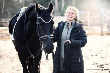 Loke af Lien and Annika / Spontaneous portrait from the horse competitions.