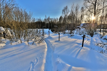 Evening quietly crept to the village ... / ***