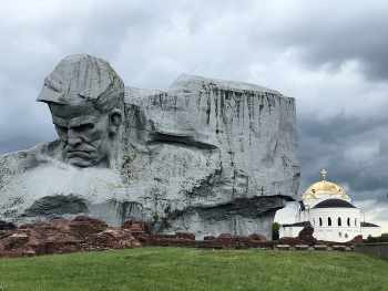 The Brest Fortress / ***