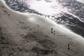 Deserted beach / ......