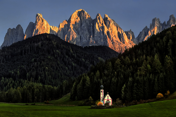 &nbsp; / im Hintergrund die Geisler Spitzen