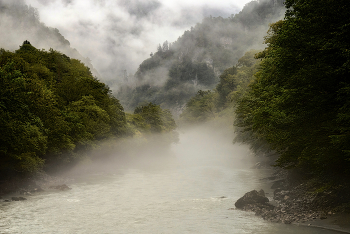Morning in the mountains. / ***