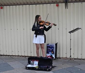 Street musician / ***