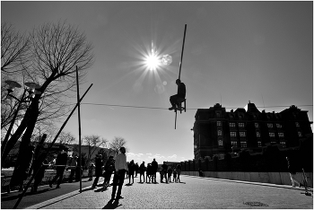 Tightrope walker / ***