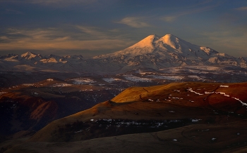 Dawn in the mountains / ***