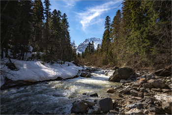 Mountain River / ***
