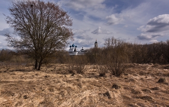 April Noon / ***