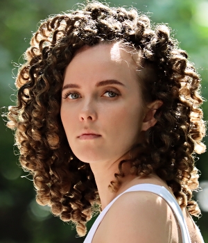 Julia / ***