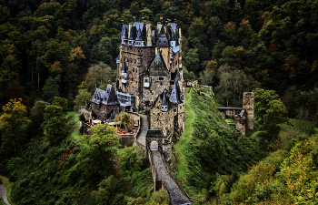 Eltz Castle / ***
