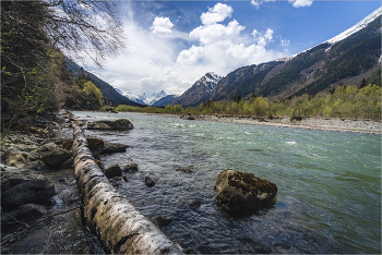Mountain River / ***