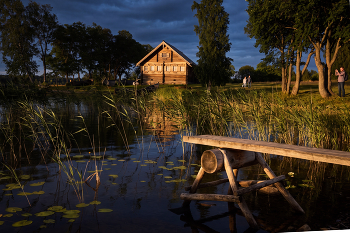 House near the water / ***