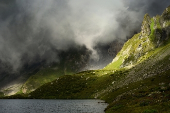 Sunset in the mountains / ***