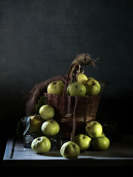 apple / ***