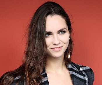 Julia / ***