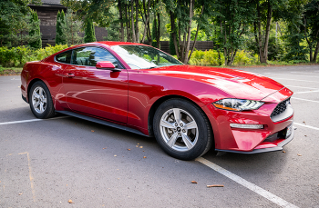 Ford Mustang 2.3 AT EcoBoost / ***