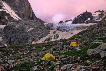 Sunset in the mountains / ***
