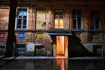 an old house / ***
