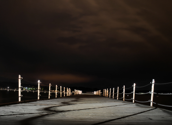 Night / ***