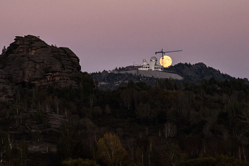 Full moon / ***