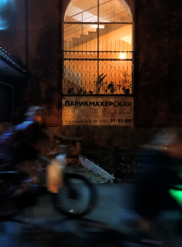 Ghosts / ***