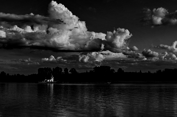Spring evening. / ***