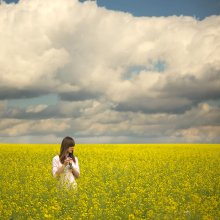 In a field of rape / ***