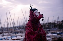 Crimson east / ***