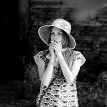 portrait of a lighted cigarette / ***